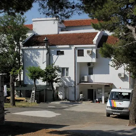 Triple Starigrad 3335c Affittacamere 3*