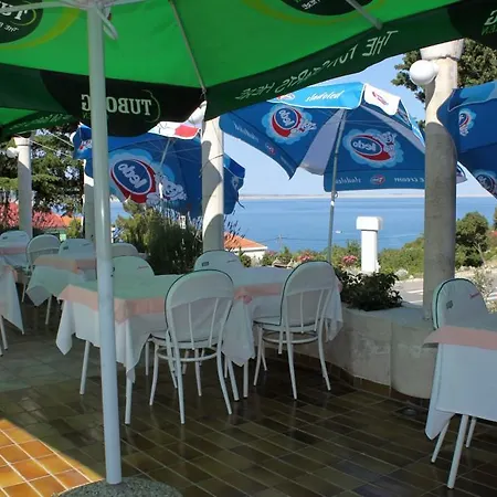 Triple Starigrad 3335c Affittacamere 3*